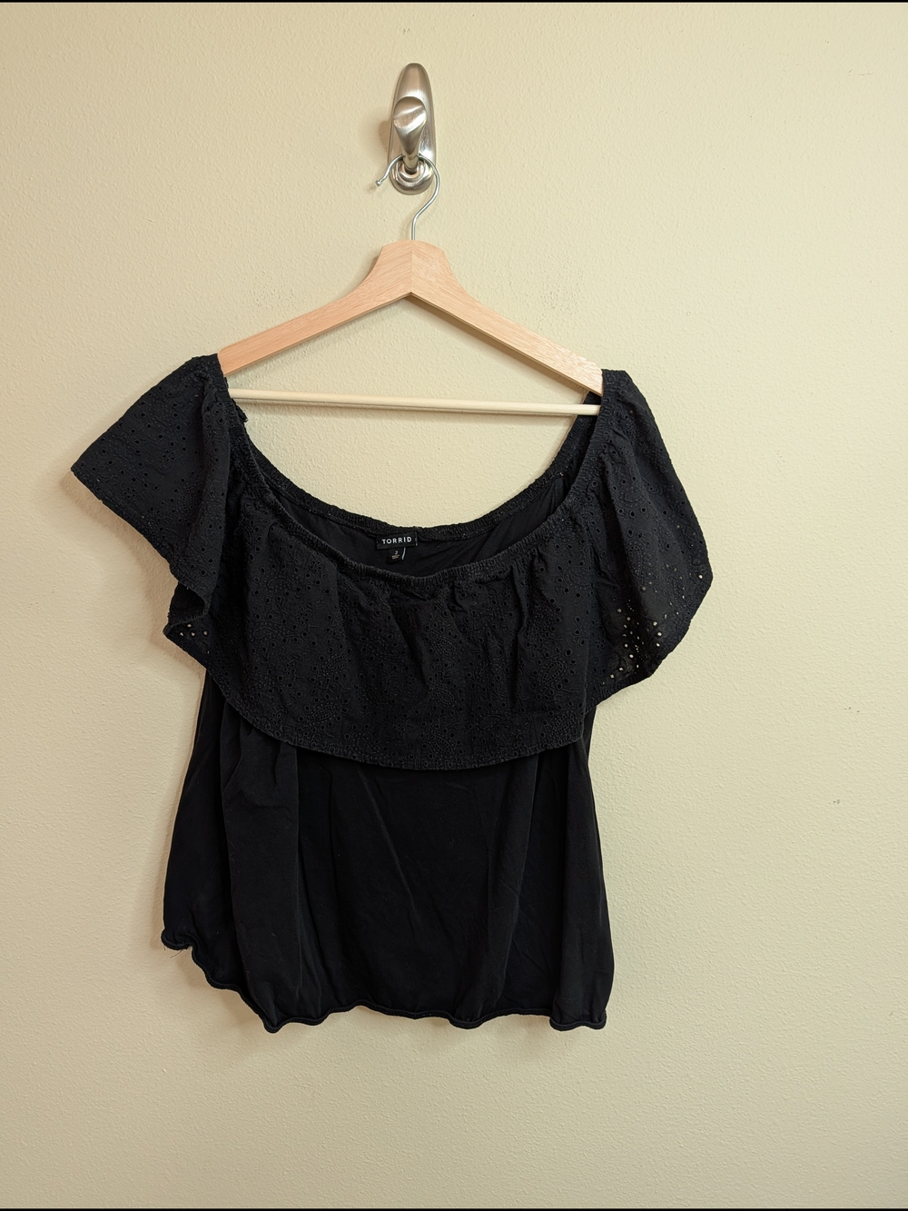 Torrid Size 2 Black Eyelet‎ Ruffle Off Shoulder Top Short Sleeve Babydoll